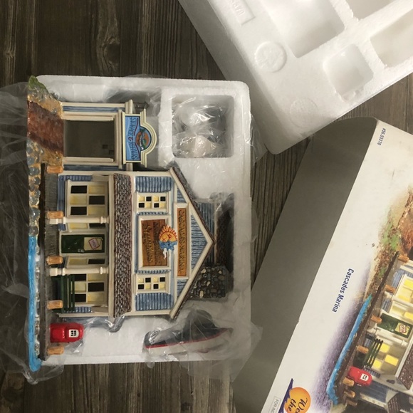 Department 56 Cascada Marina - Picture 3 of 6